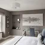Giles Norman Gallery & Townhouse 4*