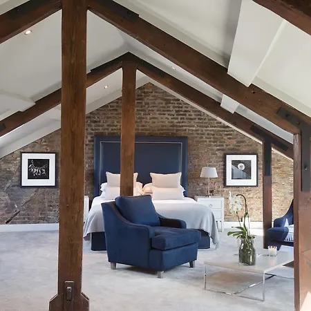 Giles Norman Gallery & Townhouse 4*