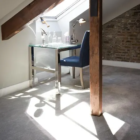 Giles Norman Gallery & Townhouse 4* Кинсэйл