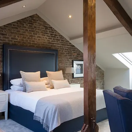 Konukevi Giles Norman Gallery & Townhouse