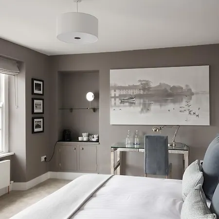 Giles Norman Gallery & Townhouse 4*