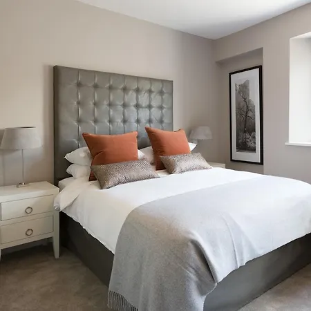 Giles Norman Gallery & Townhouse Konukevi Kinsale