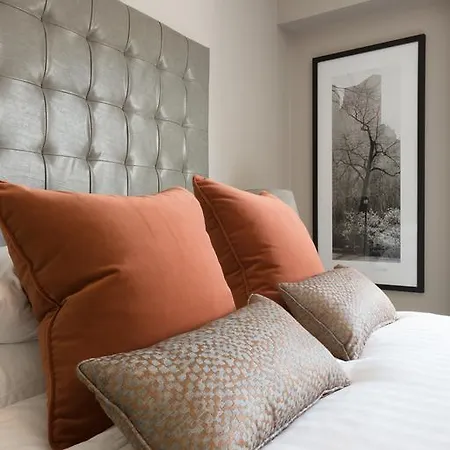 Giles Norman Gallery & Townhouse Pensión