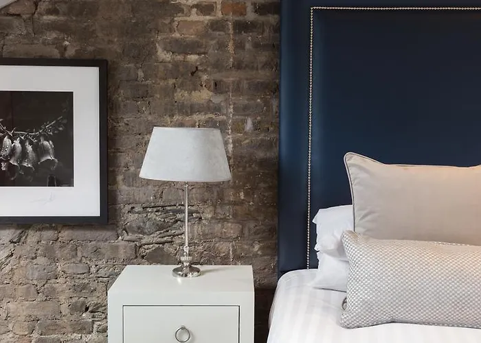 Giles Norman Gallery & Townhouse Kinsale