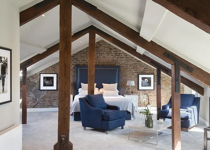 Giles Norman Gallery & Townhouse 4*