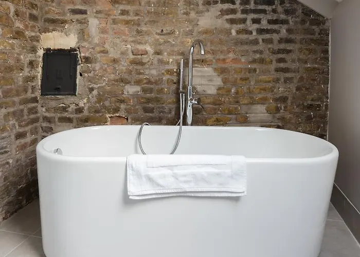 Giles Norman Gallery & Townhouse Gasthuis 4*